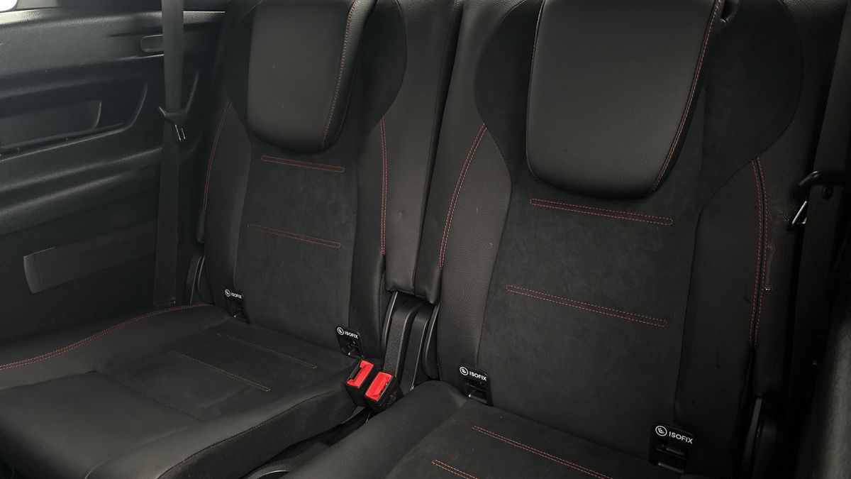 Mercedes-Benz GLB Image 25