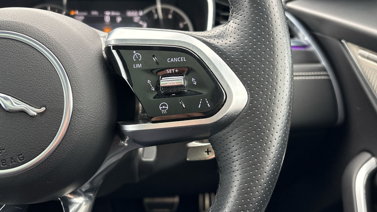 Jaguar F-PACE Image 14