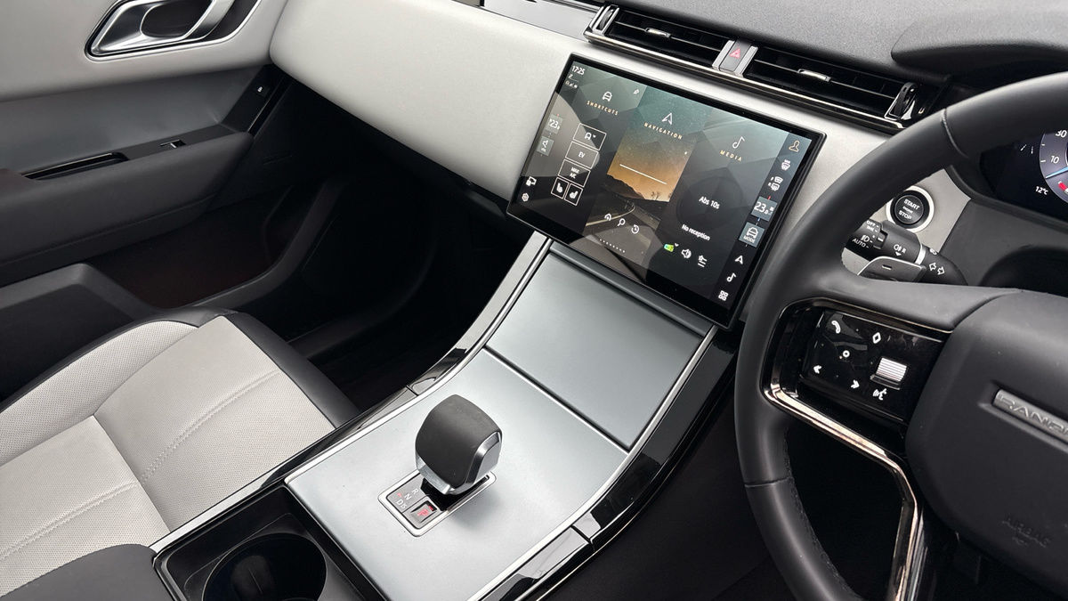 Land Rover Range Rover Velar Image 18