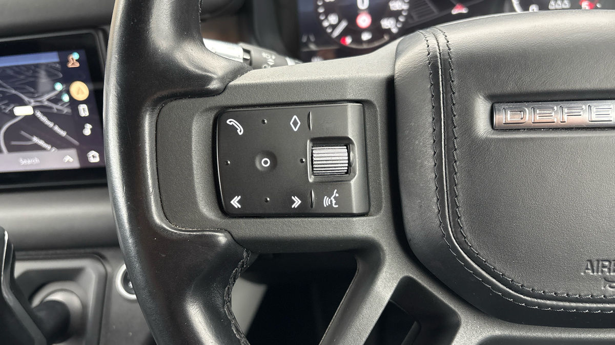 Land Rover Defender 90 Image 13
