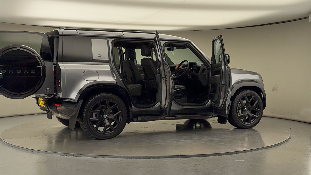 More views of Land Rover Defender 110