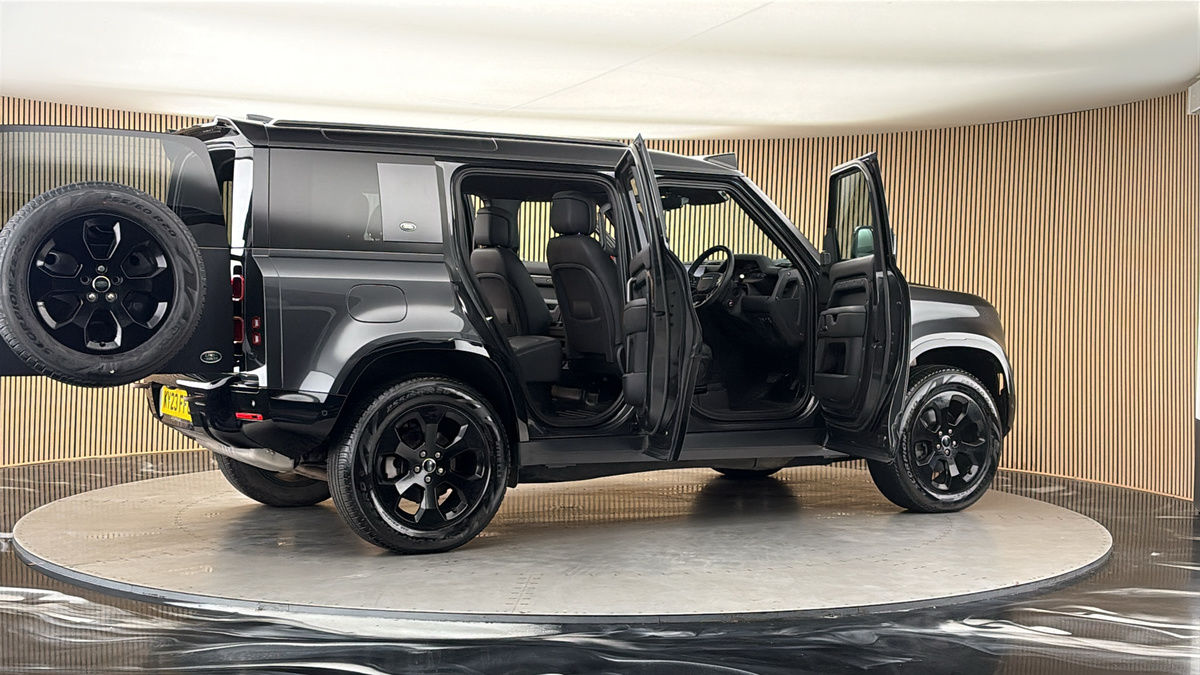 More views of Land Rover Defender 110