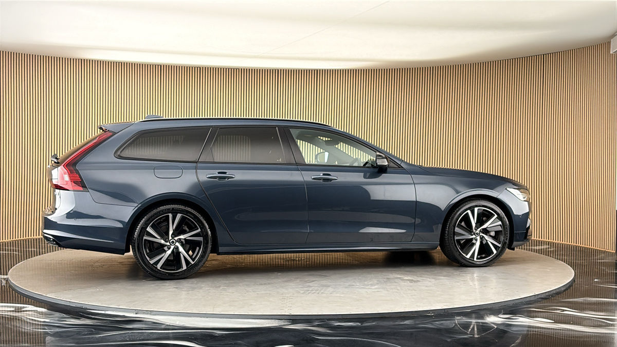 More views of Volvo V90