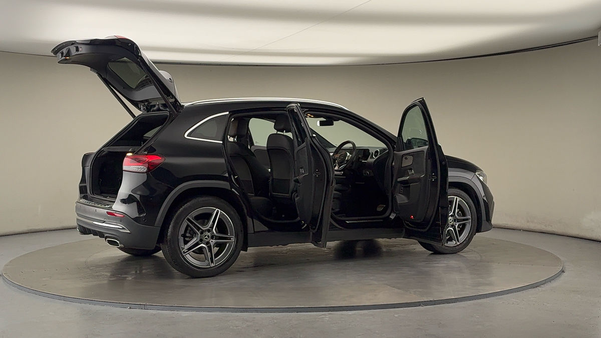 More views of Mercedes-Benz GLA