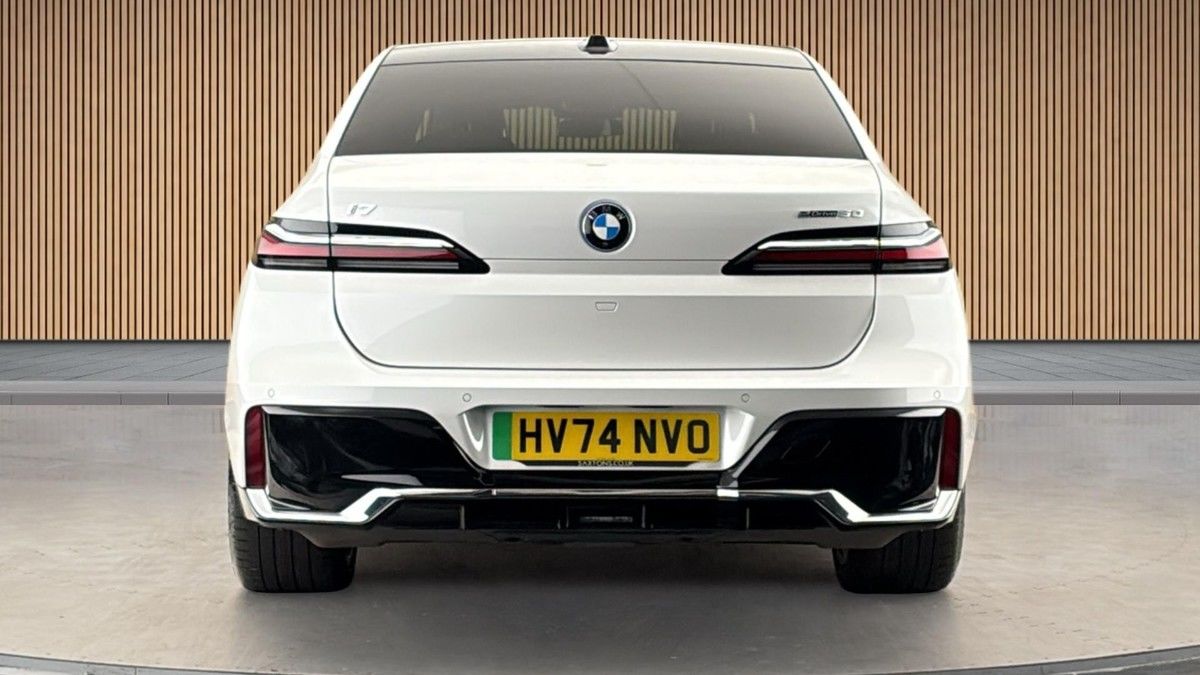 More views of BMW i7