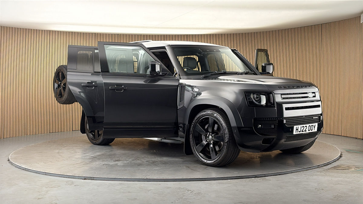 More views of Land Rover Defender 110