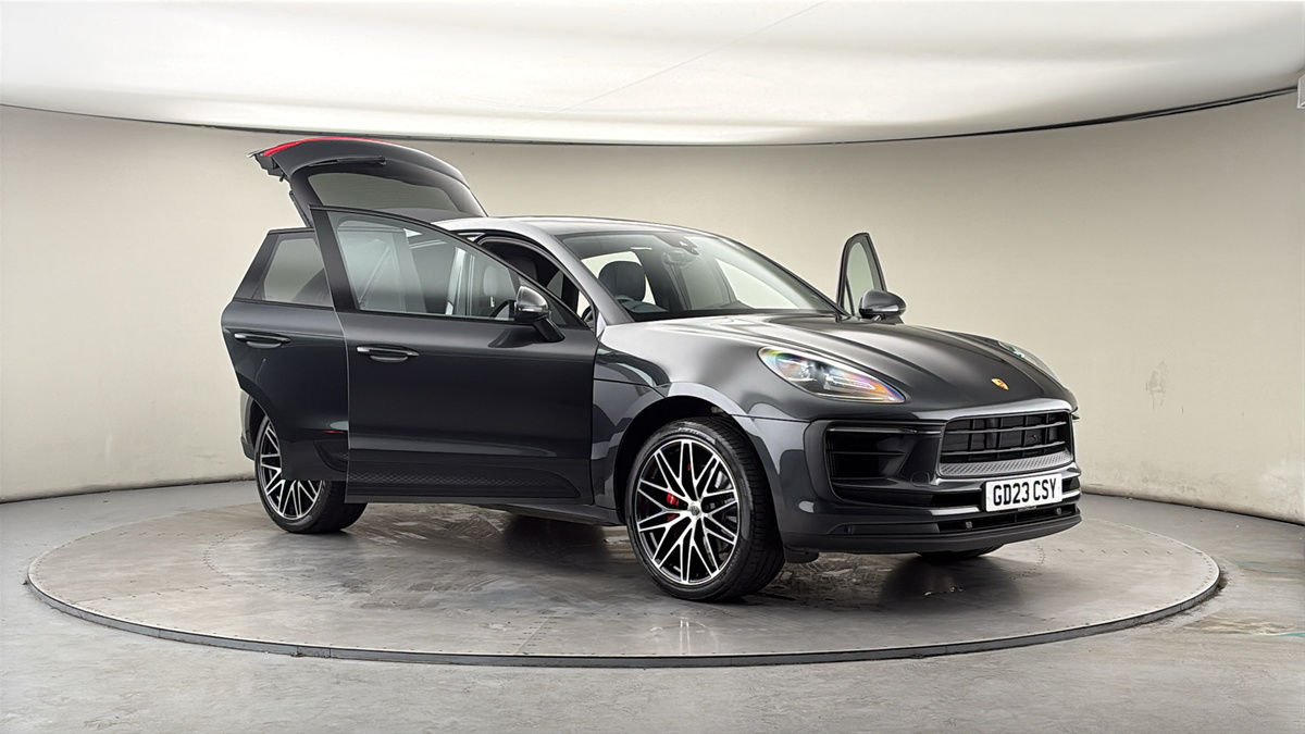 More views of Porsche Macan