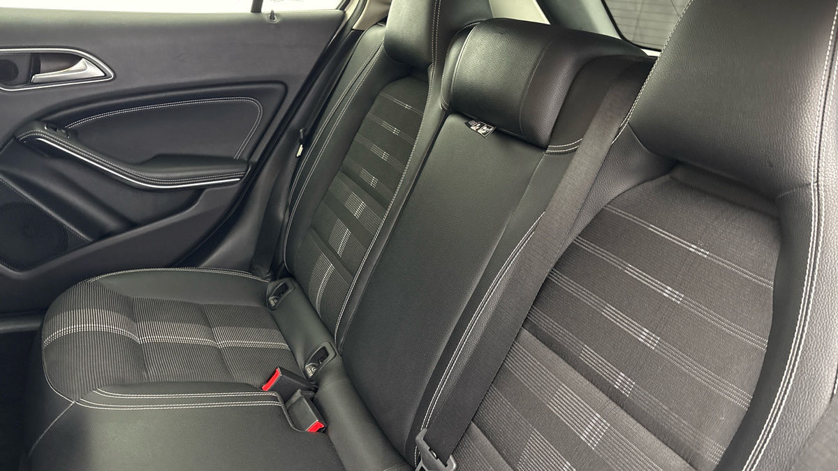 Mercedes-Benz GLA Image 8