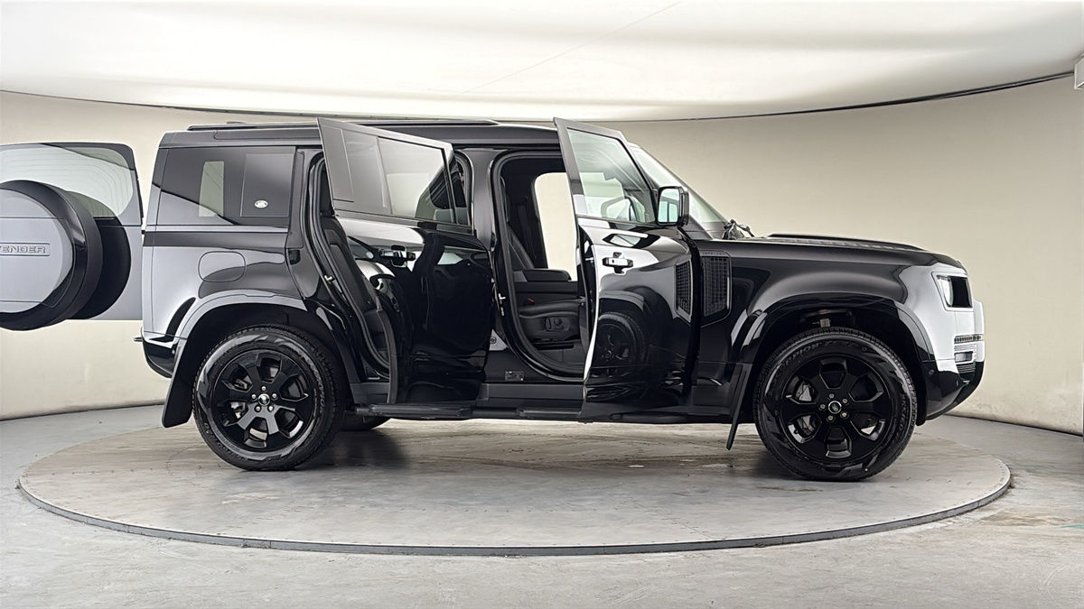 More views of Land Rover Defender 110