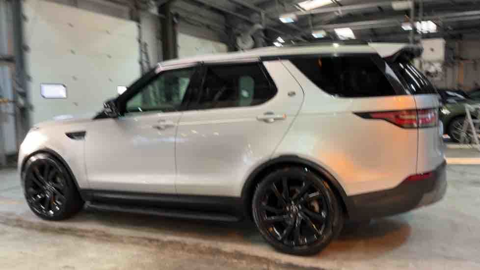More views of Land Rover Discovery