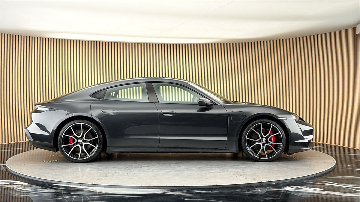 Porsche Taycan Image 16