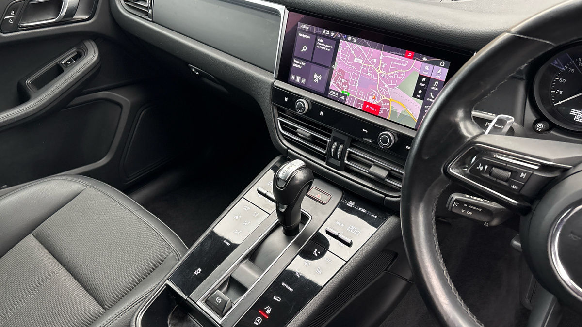 Porsche Macan Image 18