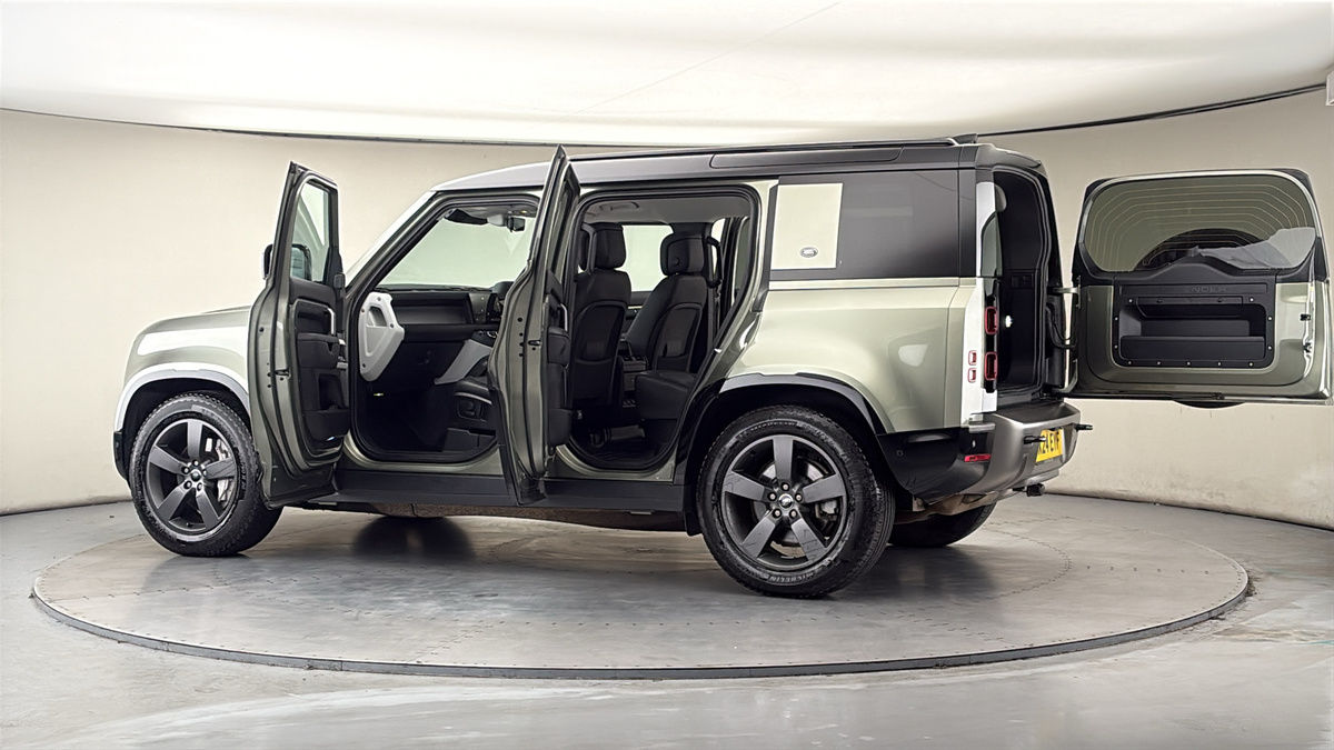 More views of Land Rover Defender 110