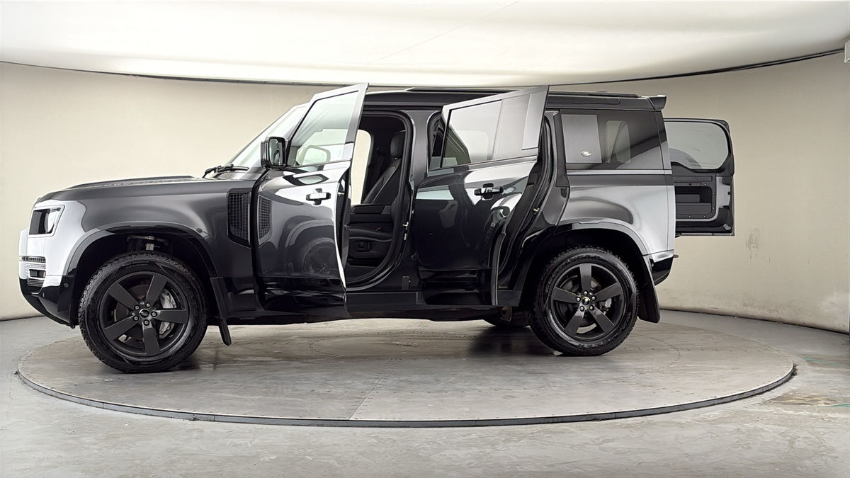 More views of Land Rover Defender 110