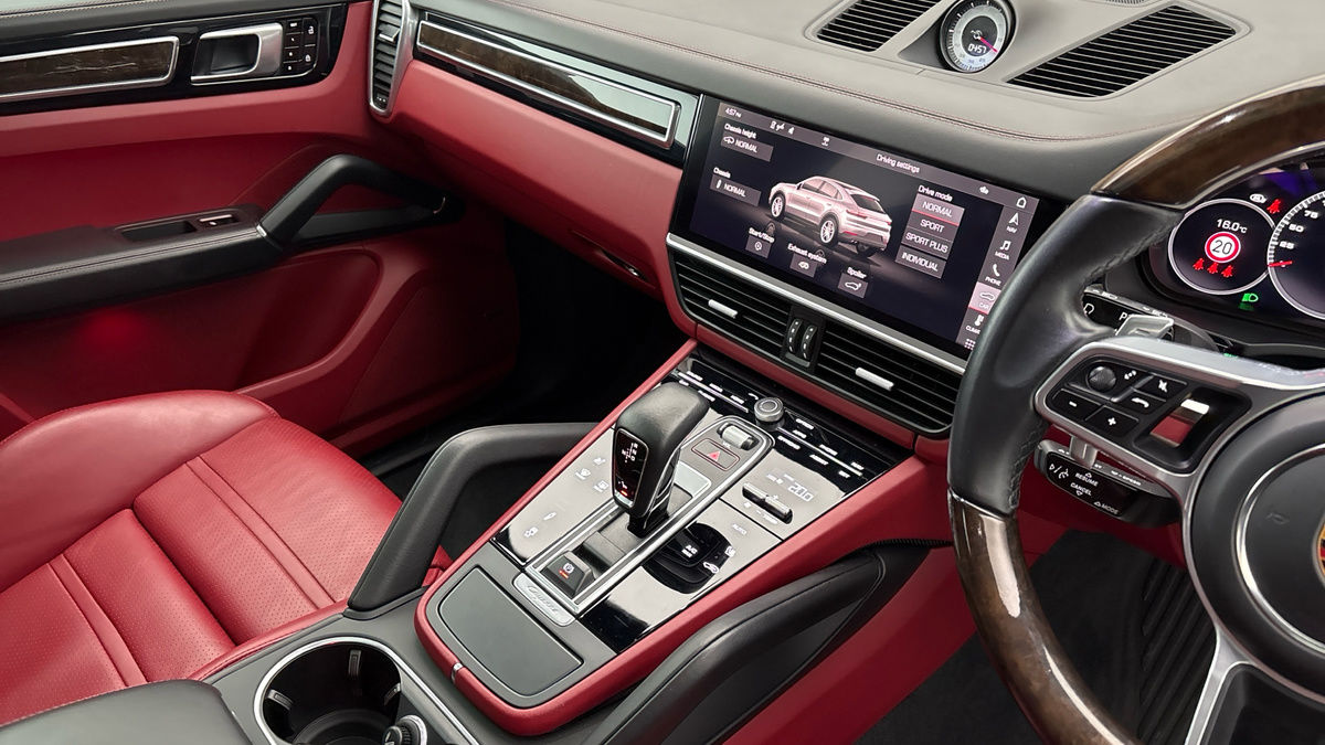 Porsche Cayenne Image 18