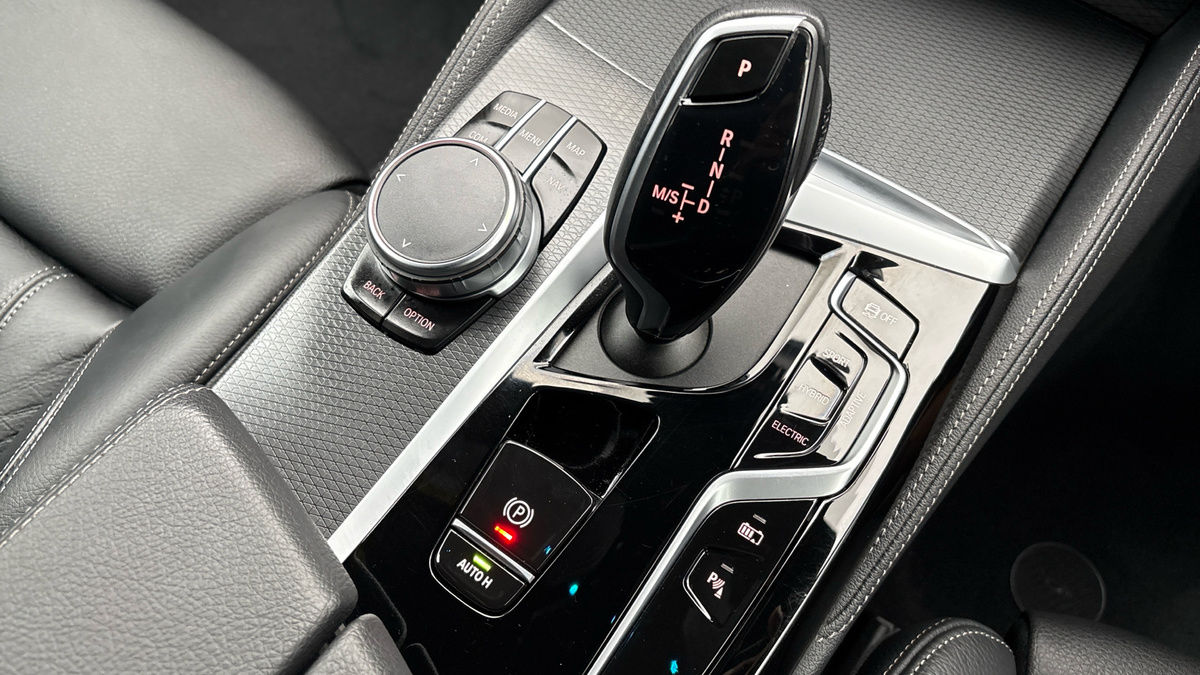 BMW 5 Series Image 6