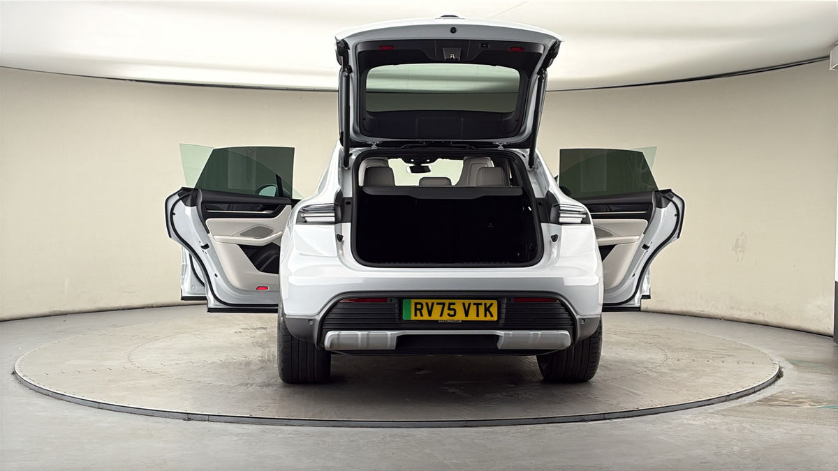 More views of Porsche Macan