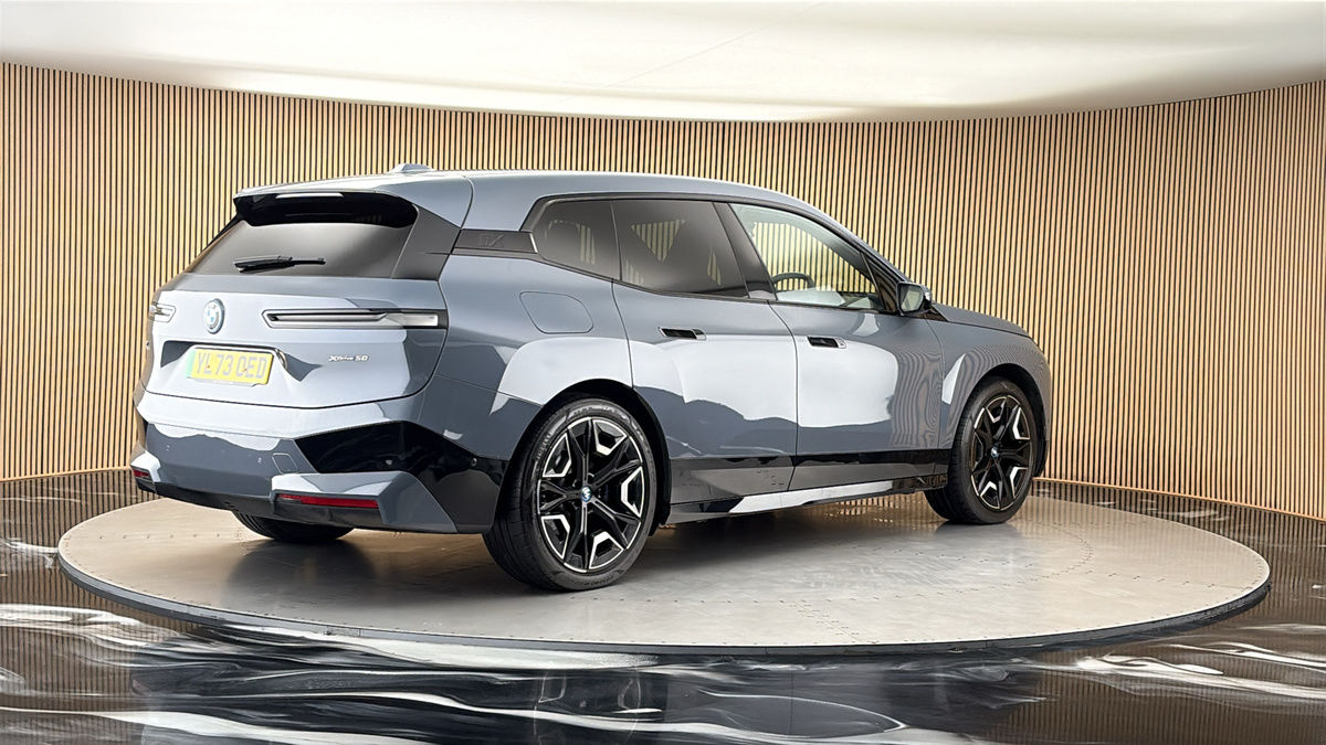 BMW iX Image 21