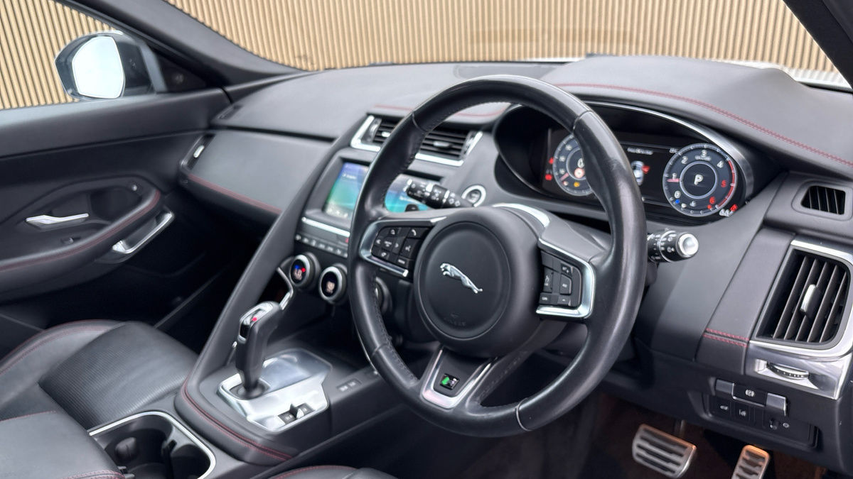 Jaguar E-PACE Image 5
