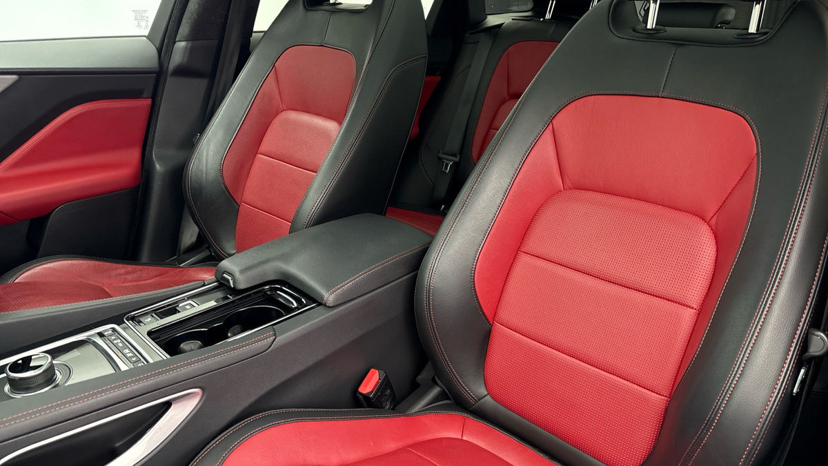 Jaguar F-PACE Image 7