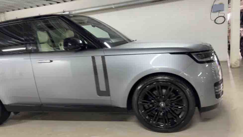 More views of Land Rover Range Rover