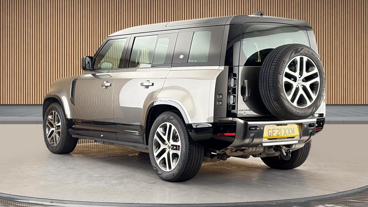 Land Rover Defender 110 Image 2