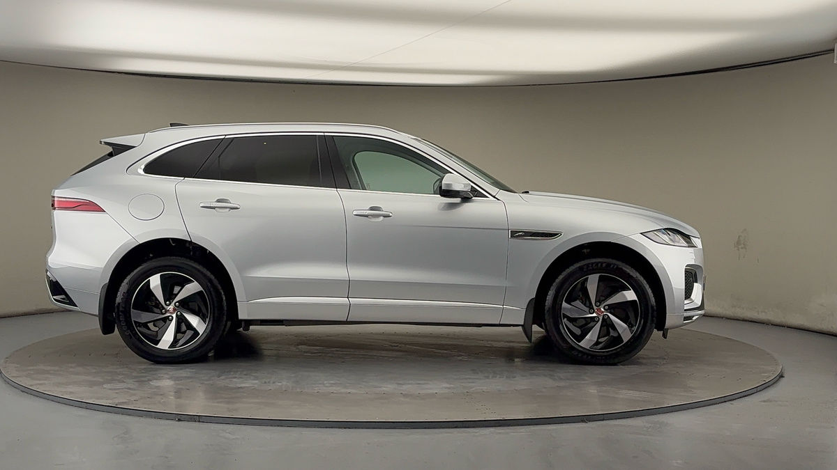 Jaguar F-PACE Image 16