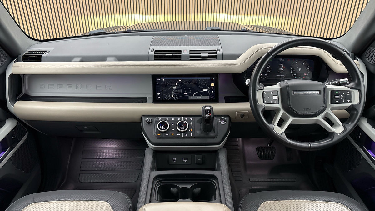 Land Rover Defender 110 Image 12