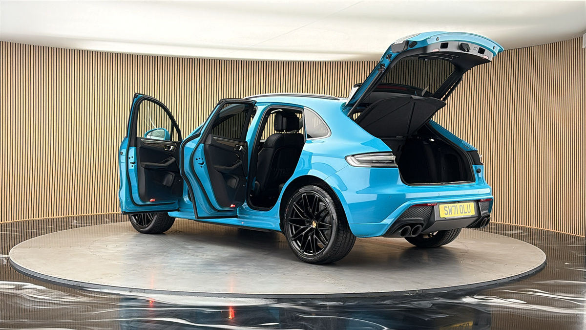 More views of Porsche Macan