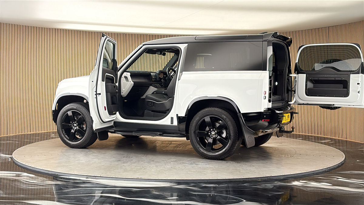 More views of Land Rover Defender 90