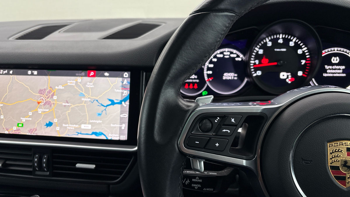 Porsche Cayenne Image 13