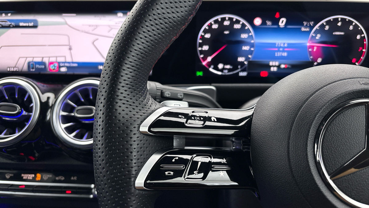 Mercedes-Benz GLB Image 13