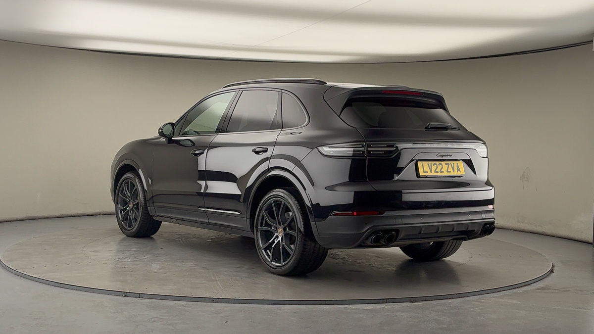 Porsche Cayenne Image 2