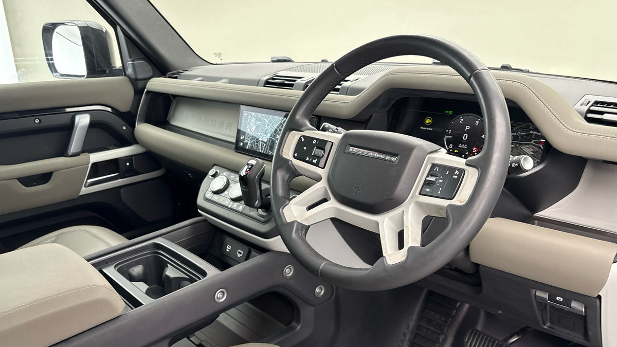 Land Rover Defender 110 Image 5