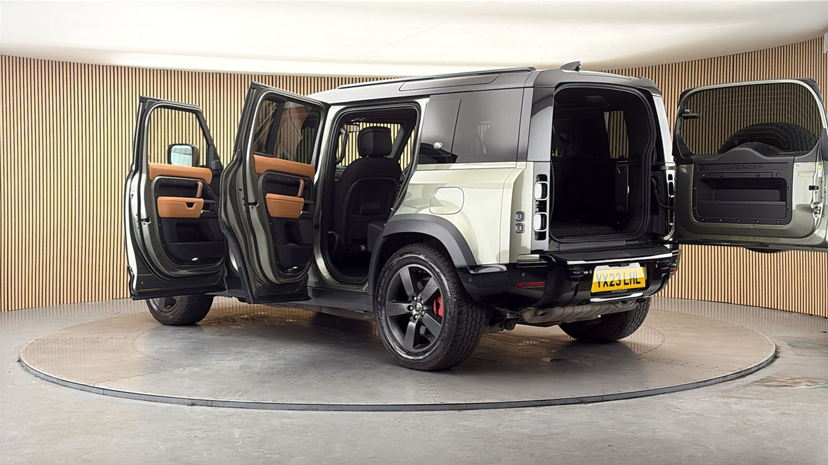More views of Land Rover Defender 110