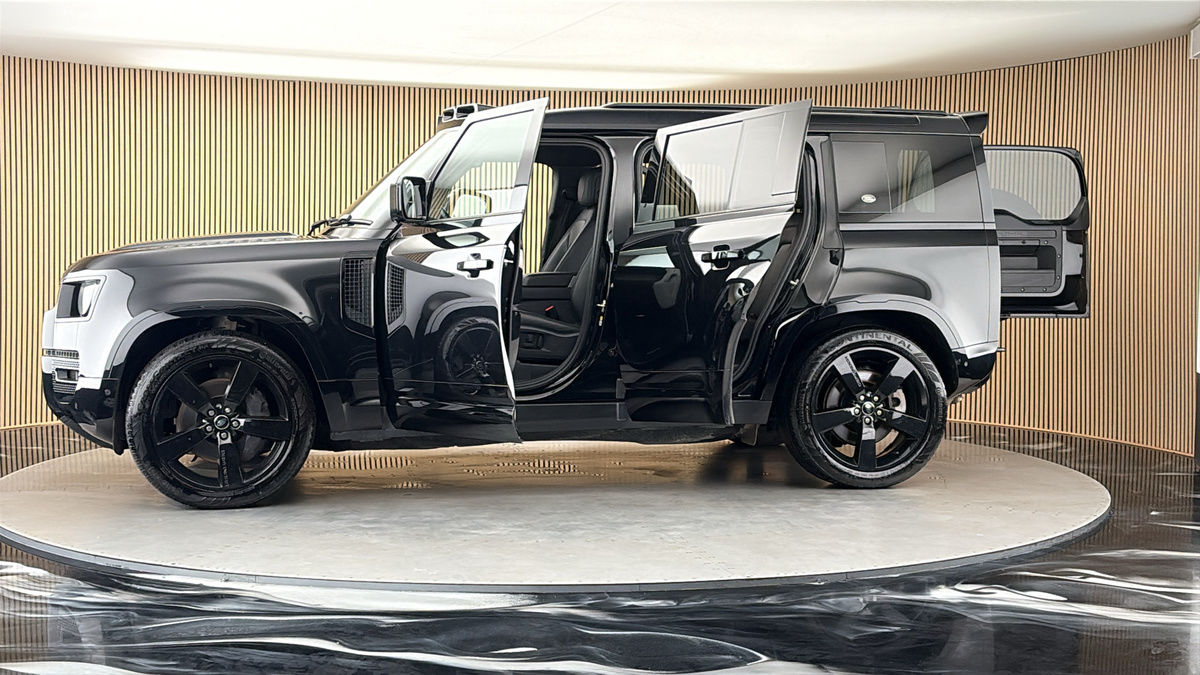 More views of Land Rover Defender 110
