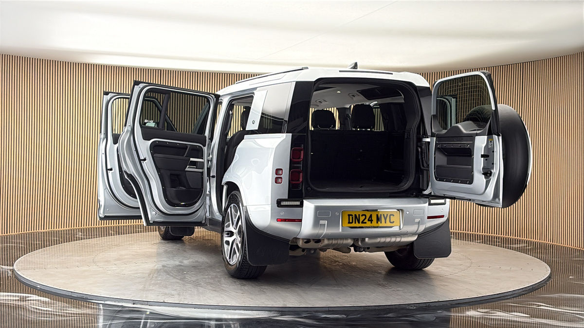 More views of Land Rover Defender 110