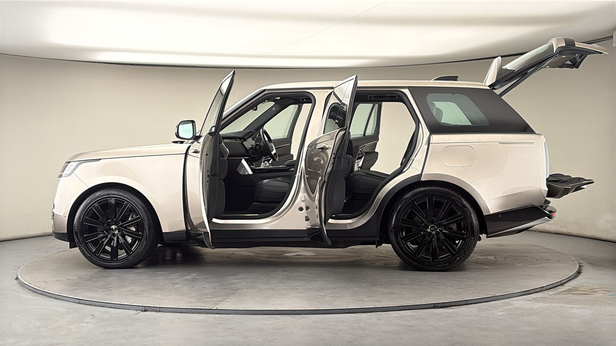 More views of Land Rover Range Rover
