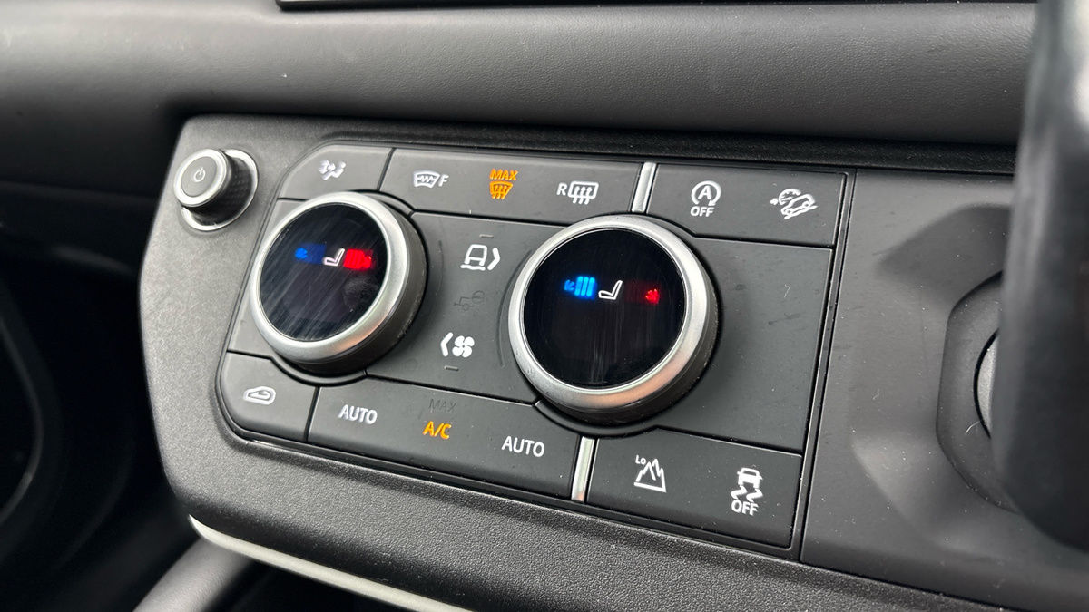 Land Rover Defender 110 Image 27