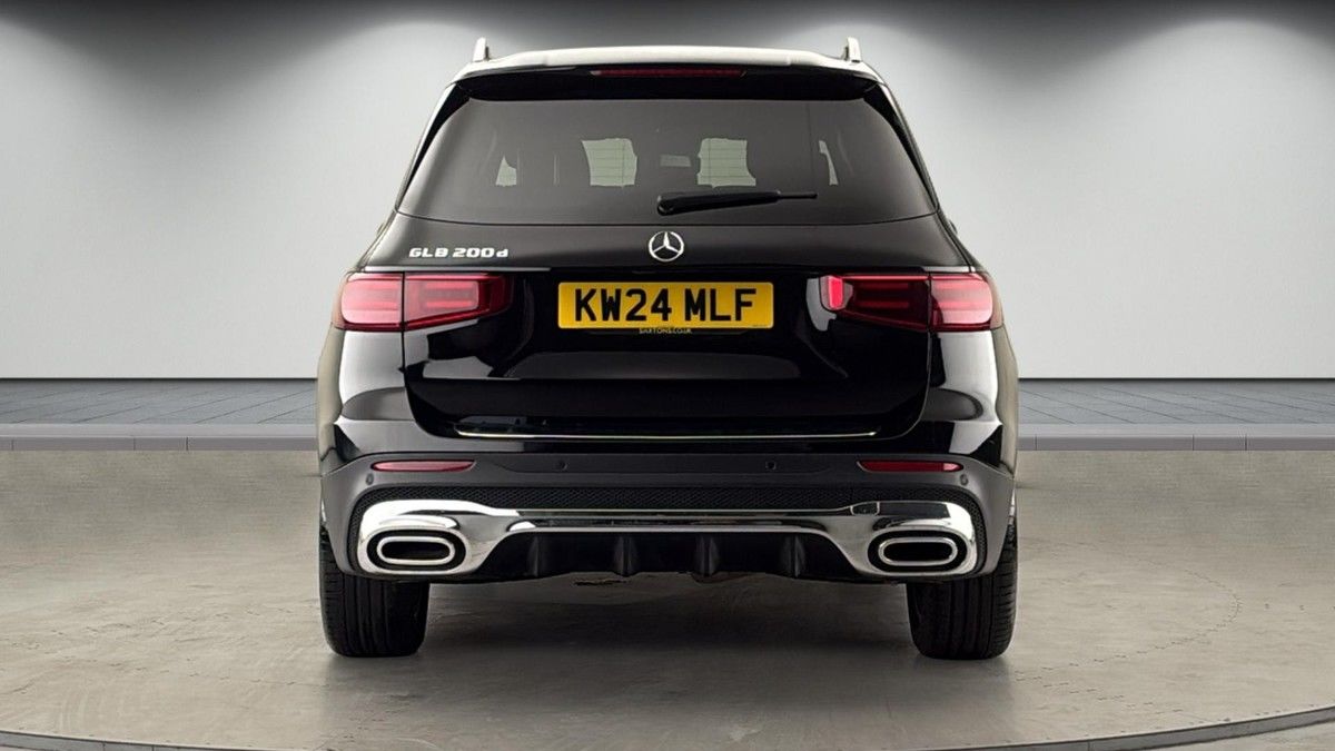 Mercedes-Benz GLB Image 4
