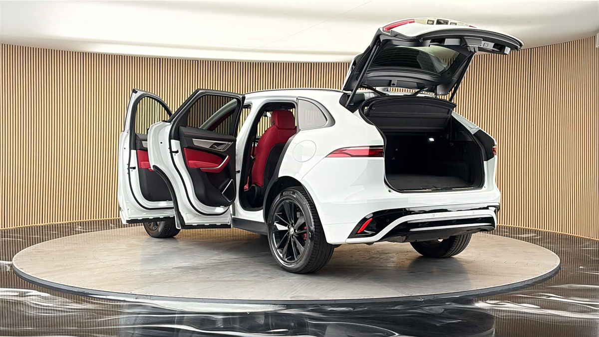 Jaguar F-PACE Image 23