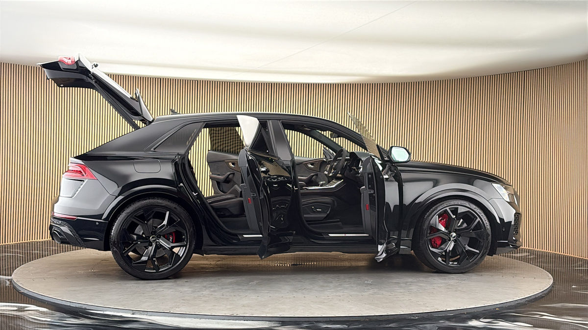 More views of Audi RSQ8