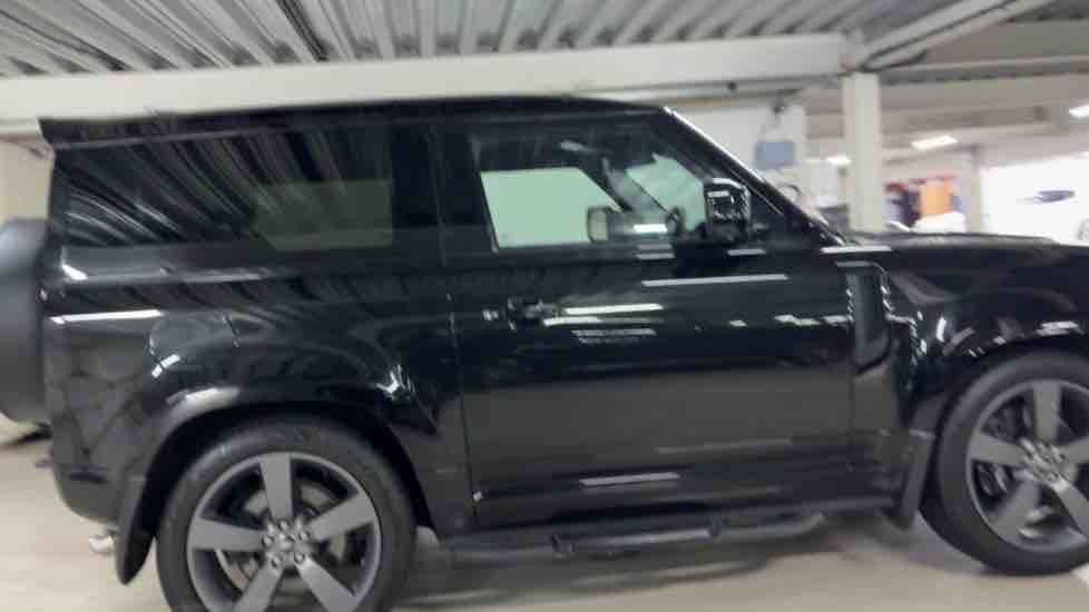 More views of Land Rover Defender 90