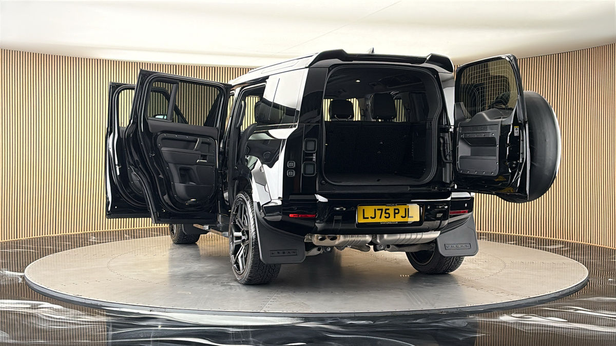 More views of Land Rover Defender 110