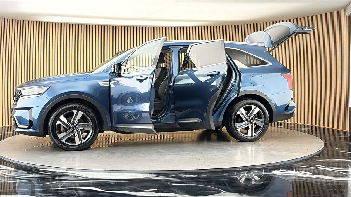 More views of Kia Sorento