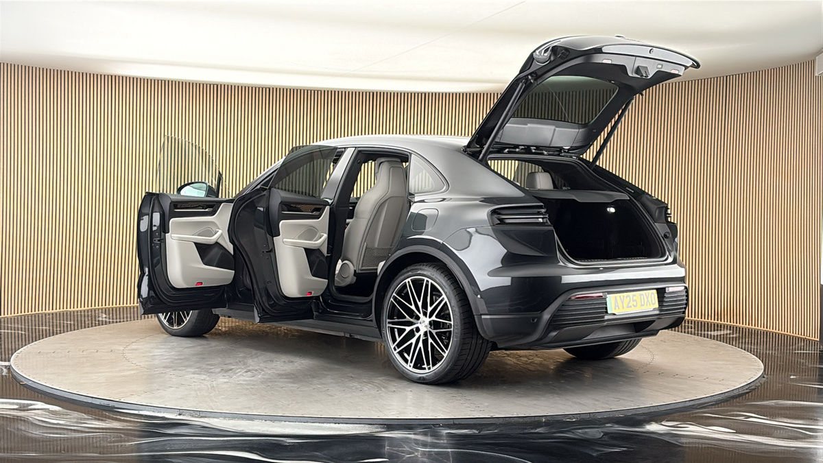 More views of Porsche Macan