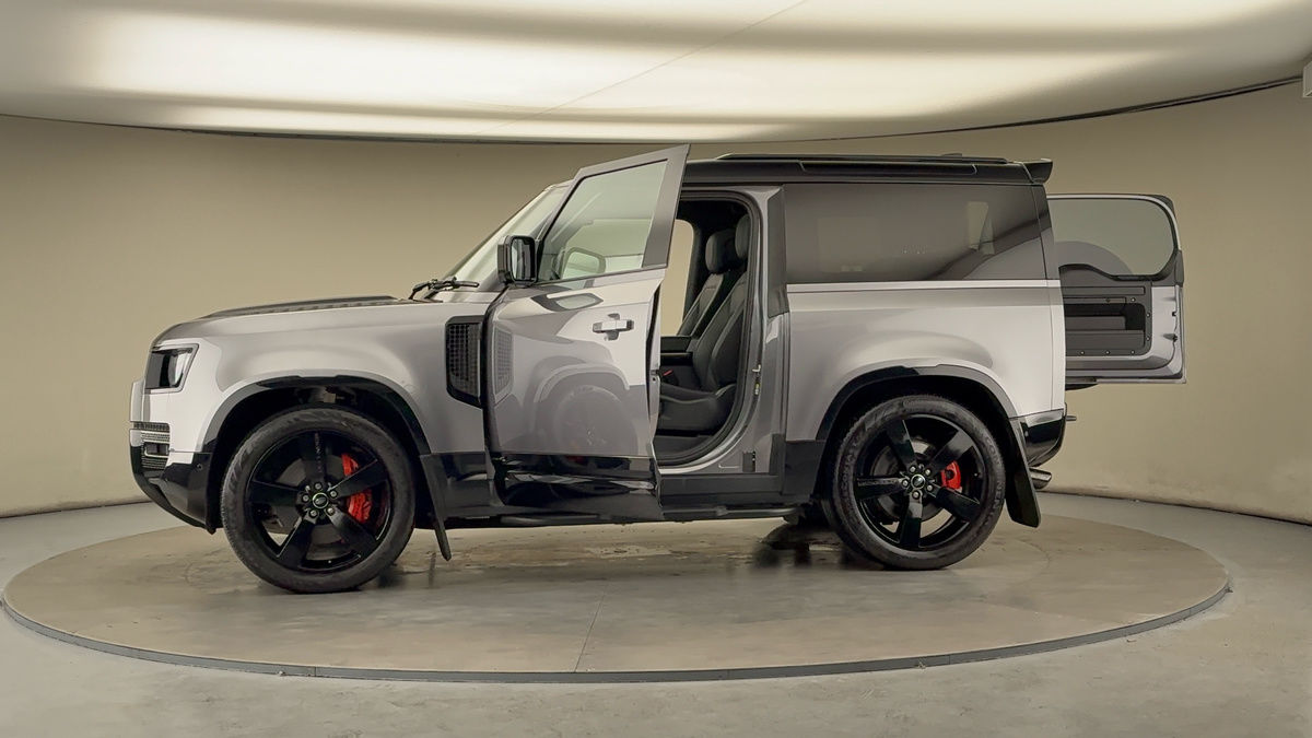 More views of Land Rover Defender 90