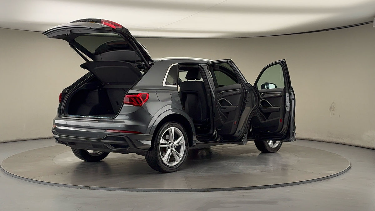More views of Audi Q3