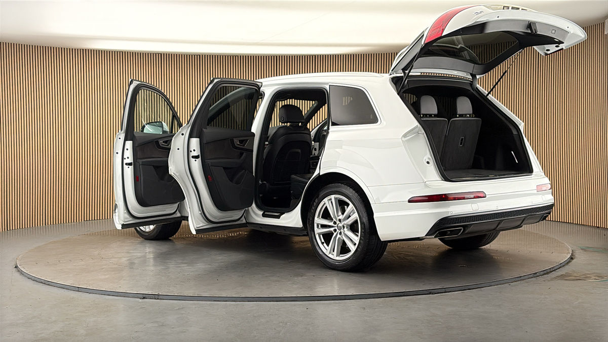 More views of Audi Q7