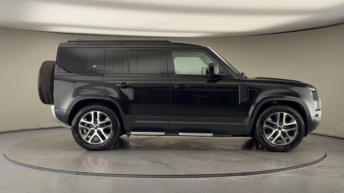 Land Rover Defender 110 Image 16